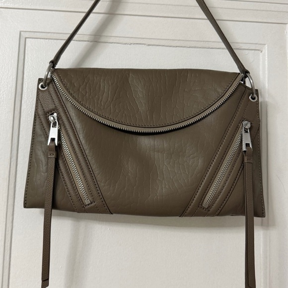 Vince Camuto Handbags - Vince Camuto Bubble Lamb Leather Wayhn Crossbody/Clutch bag.